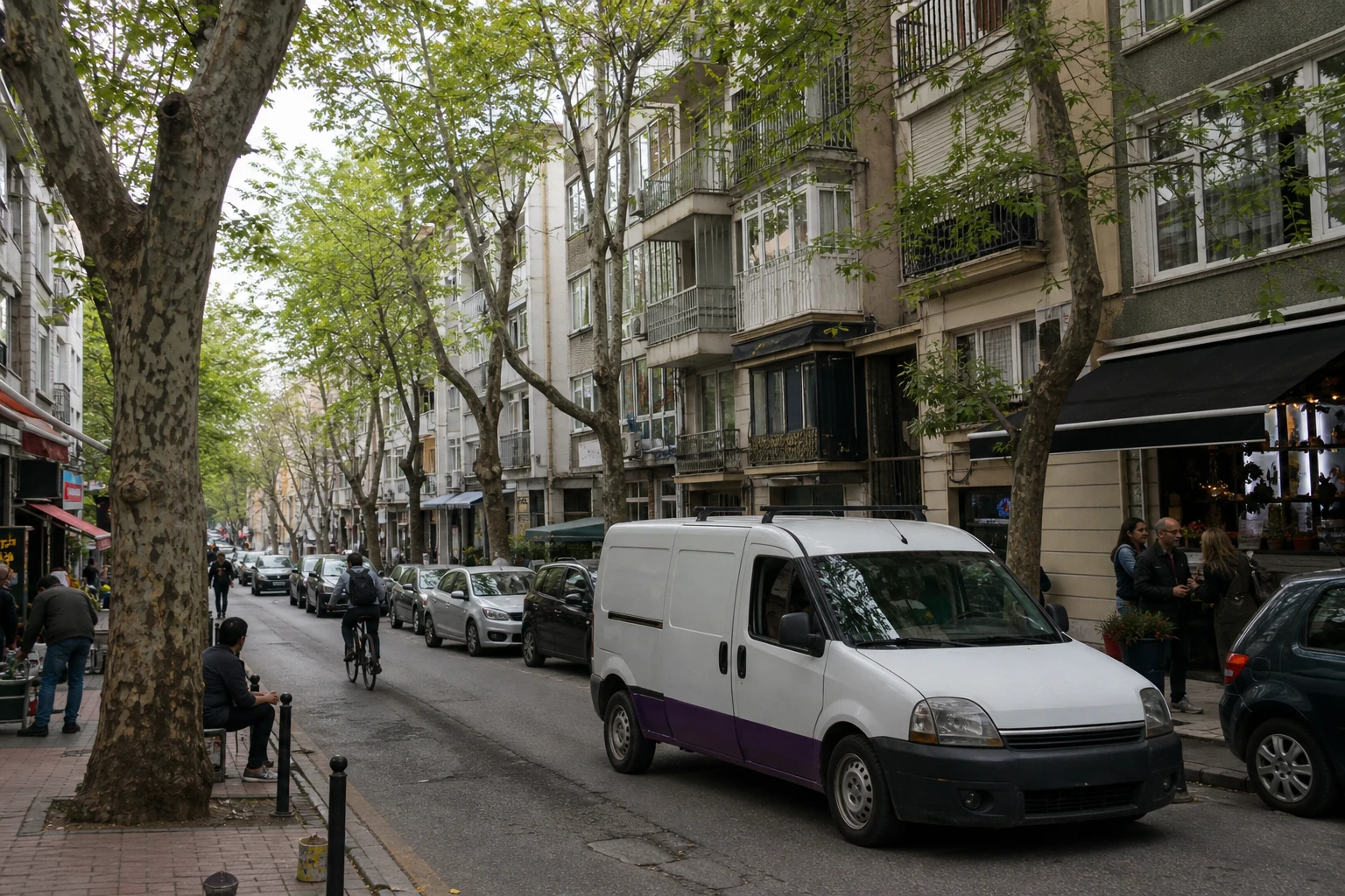 Kadıköy bölgesinde planlı adres servisini temsil eden araç