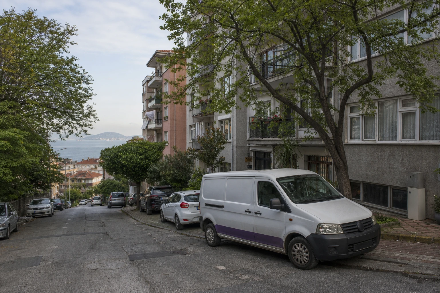 Maltepe bölgesinde planlı adres servisini temsil eden araç