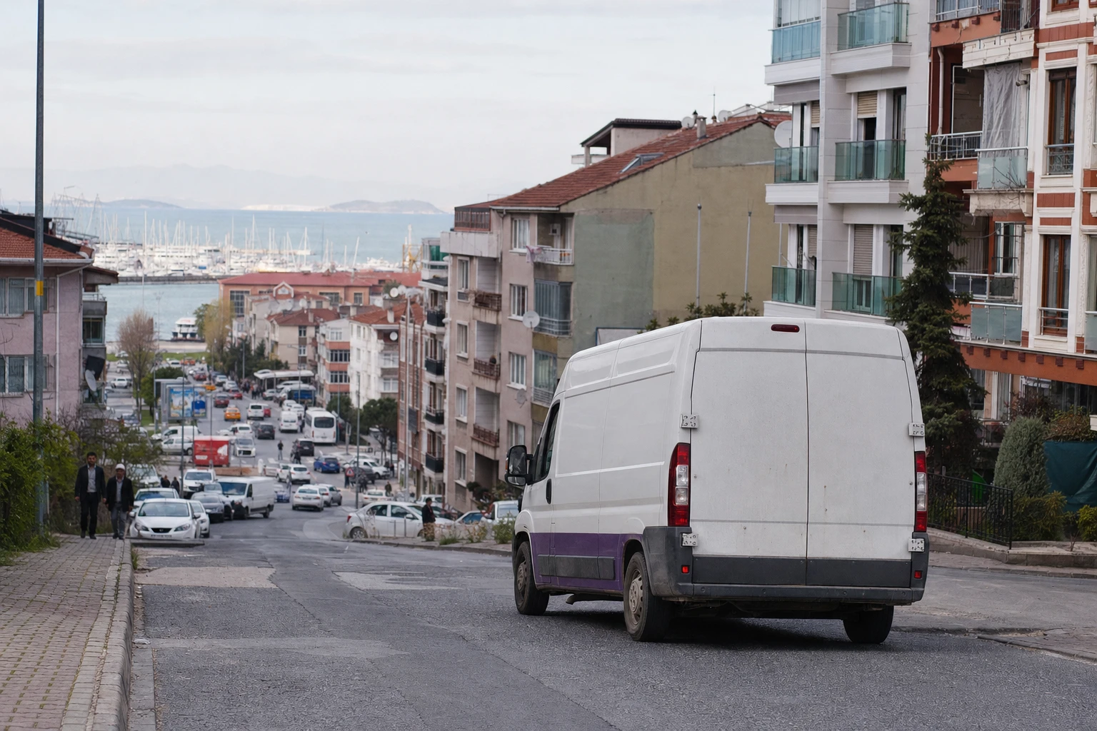 Pendik bölgesinde planlı adres servisini temsil eden araç